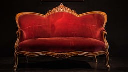 rotes Sofa von Loriot