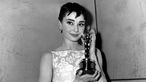 Audrey Hepburn mit Oscar