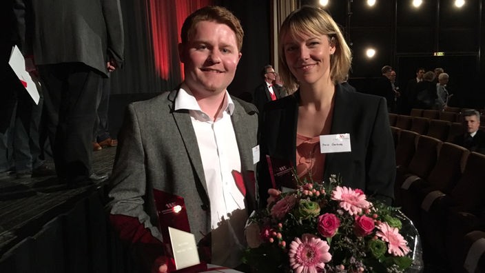Max Meis und Marie Gerbode erhalten den 2. Preis des Journalistenwettbewerbs der Apothekerstiftung