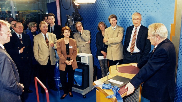 Zur Einweihung des Studio Wuppertal kam 1996 der damalige NRW-Ministerpräsident Johannes Rau (r.)