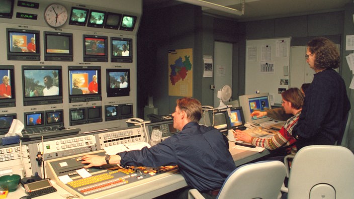 Längst erneuerte Technik: Blick in die Senderegie im Jahr 2001