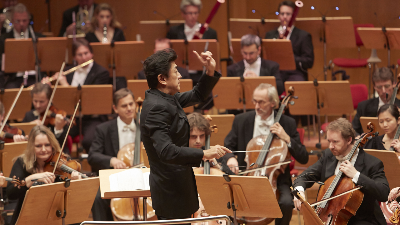 Yutaka Sado dirigiert das WDR Sinfonieorchester