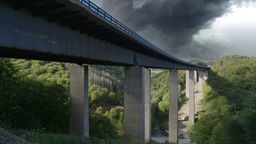 Das WDR Fernsehen überträgt die Brückensprengung live in einer „Lokalzeit extra“ am 7. Mai 2023 ab 11.25 Uhr.