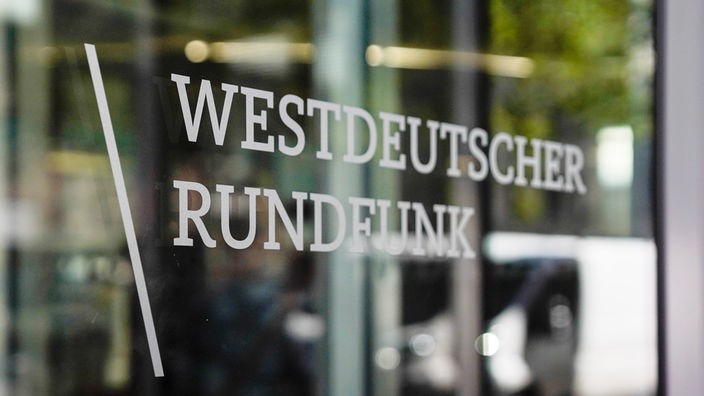 Schriftzug Westdeutscher Rundfunk an den WDR-Arkaden