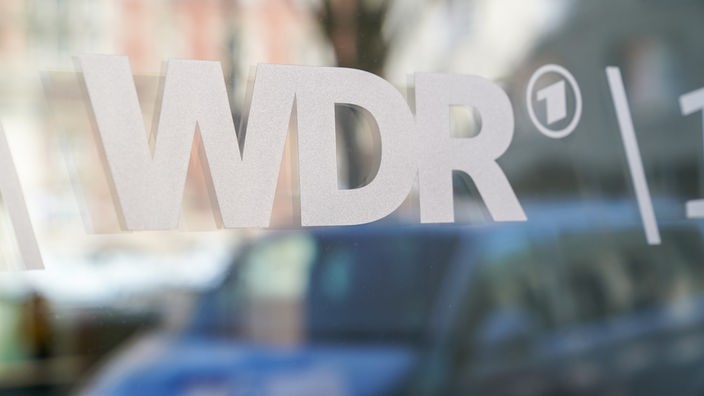 WDR-Logo an einer Glastüre