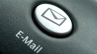 Neben einem Brief-Button steht E-Mail