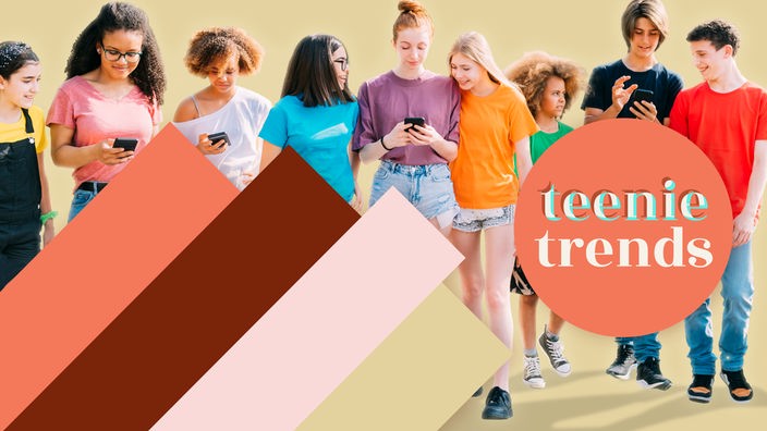 Montage: Logo mit Schriftzug "teenie trends". Teenager mit Smartphones.
