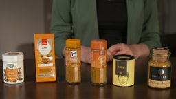 Currypulver von verschiedenen Marken