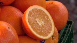 Das Bild zeigt Orangen.