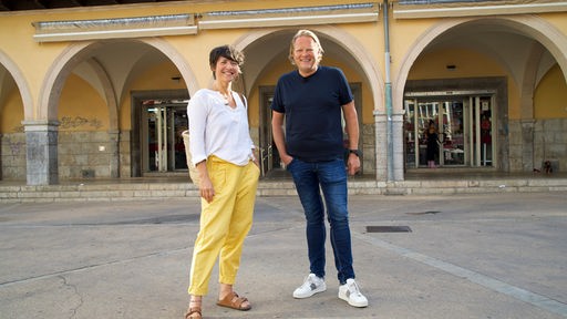 Das Bild zeigt Björn Freitag mit Deborah Piña.