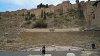 Das BIld zeigt das vor über 2000 Jahren von den Römern erbaute Teatro Romano und Alcazaba