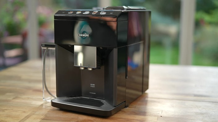Das Bild zeigt den Kaffeevollautomaten Siemens EQ.500 integral ExtraKlasse.