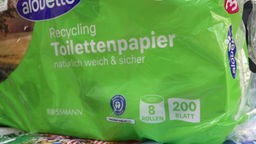 Das Bild zeigt die Verpackung von Recycling-Klopapier.