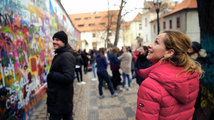 Das Bild zeigt Tamina Kallert in Prag.