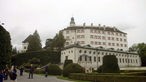 Das Bild zeigt das Schloss Ambras Innsbruck.