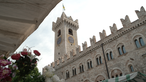 Das Bild zeigt den Stadtturm "Torre Civica".