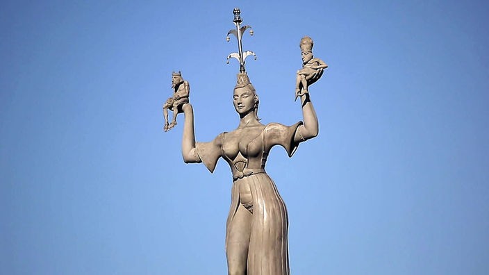 Das Bild zeigt das Wahrzeichen der Stadt Konstanz, die Statue Imperia.