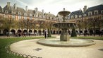 Das Bild zeigt den Place de Vosges.