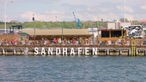 Das Bild zeigt den Sandhafen in Kiel.