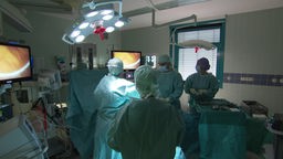 Das Bild zeigt einen Operationssaal