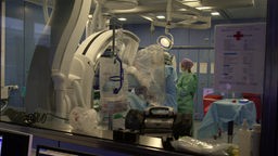 Das Bild zeigt einen Operationssaal.
