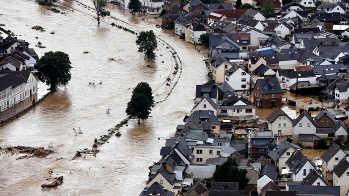 Das Bild zeigt das Jahrhunderthochwasser in der Eifel.