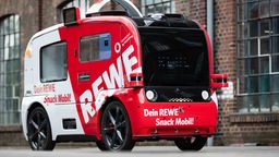 Das Bild zeigt das REWE Snack-Mobil.