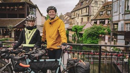 Wiebke Lühmann (l.) und Christian Loß schauen sich das französiche Städtchen Colmar an. 