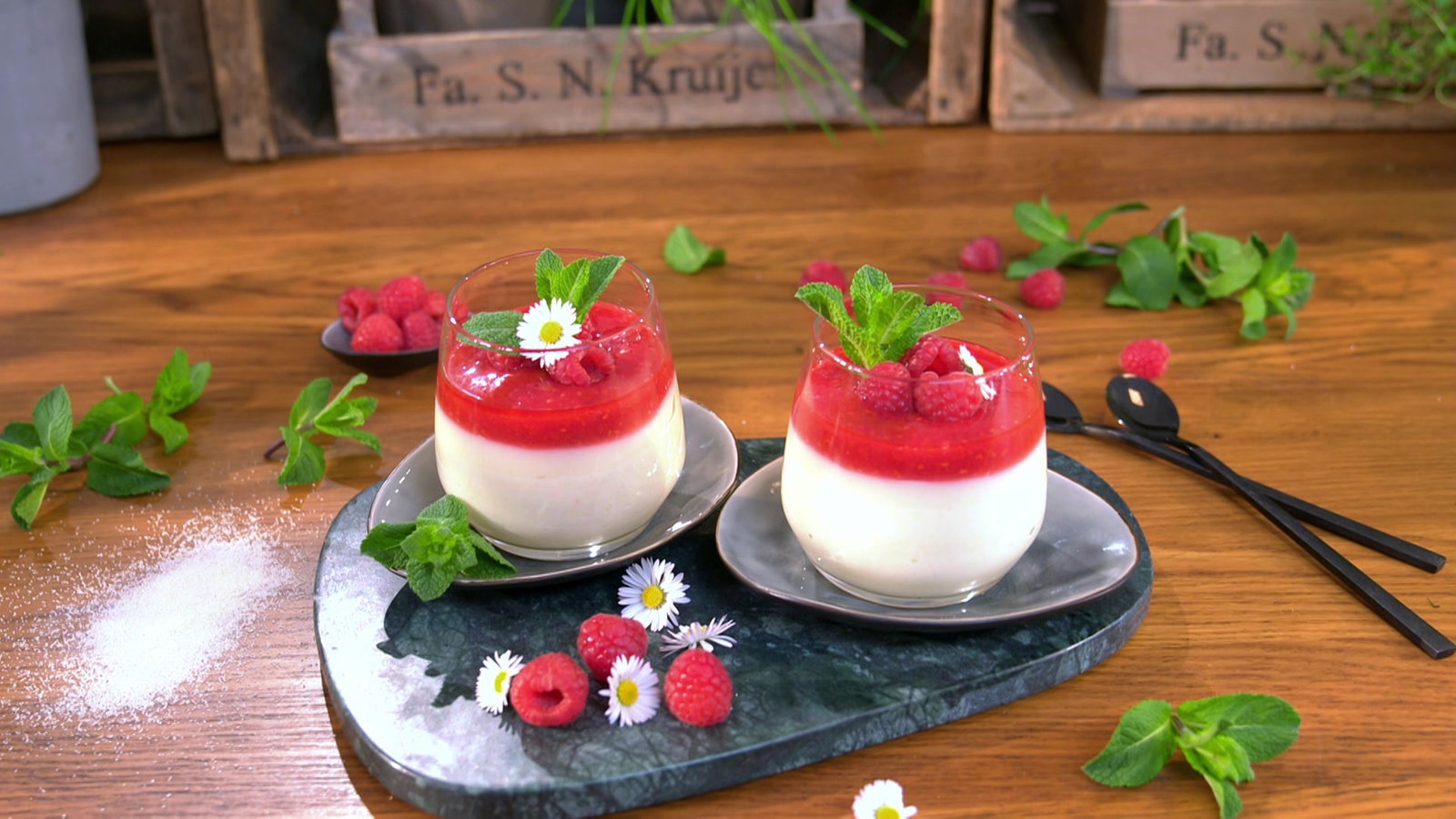 Grießpudding mit Himbeertopping - Rezepte - Rezepte - Verbraucher - WDR