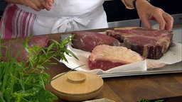 Verschiedene Steaks in rohem Zustand