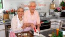 Martina und Moritz bereiten in ihrer Küche leckere Gerichte mit Rettich und Radieschen zu