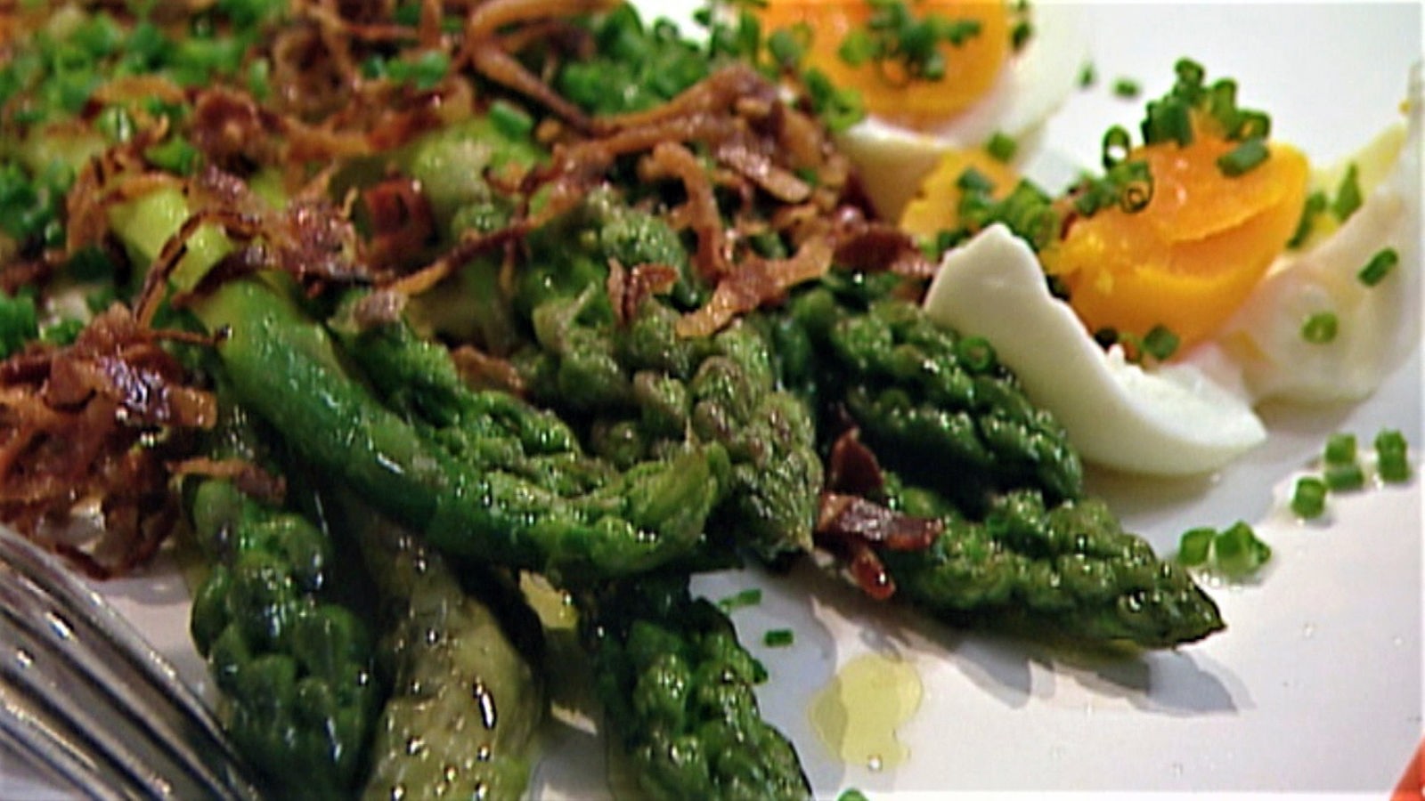 Salat von grünem Spargel mit Ei - Rezepte - Rezepte - Verbraucher - WDR