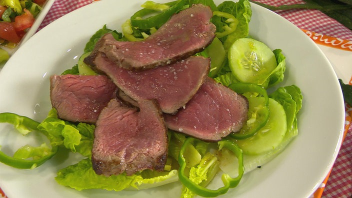 Tagliata vom Entrecote auf Salatbett