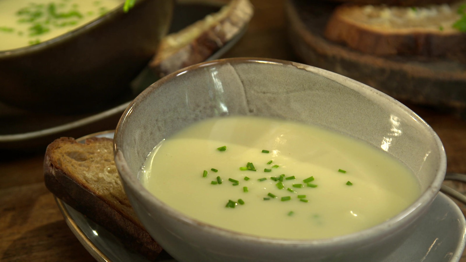 Blumenkohl-Kohlrabi-Süppchen mit Röstbrot - Rezepte - Rezepte ...