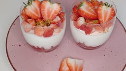 Joghurtmousse mit Erdbeeren im Glas