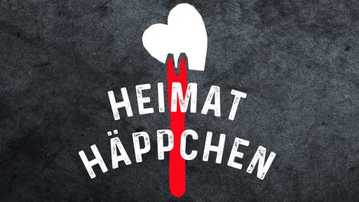 Banner der Rezept-Rubrik Heimathäppchen: Dunkelgraues Banner mit dem Schriftzug "Heimathäppchen", darunter eine rote Gabel, die ein weißes Herz aufspießt