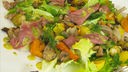 Pfälzer Kalbszunge und Kalbsbries auf  Salat angerichtet