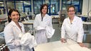 An der Hochschule Niederrhein in Mönchengladbach erfährt Yvonne Willicks von Prof. Dr. Maike Rabe und Simone Wagner wie die Industrie das schafft.