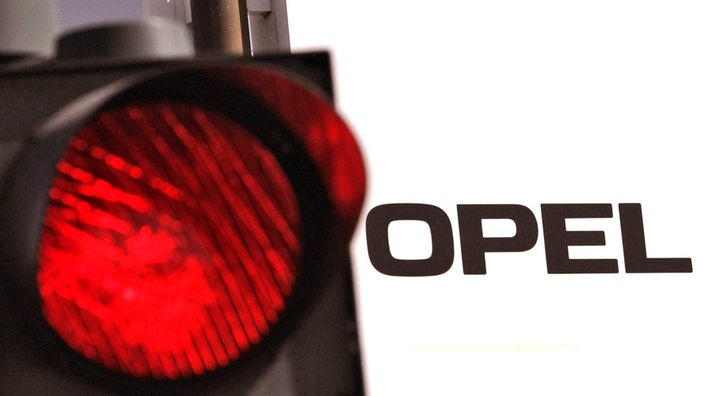 Rote Ampel für Opel