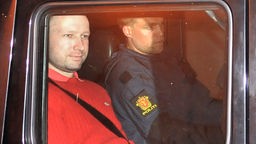 Der Osloer Attentäter im Polizeiwagen