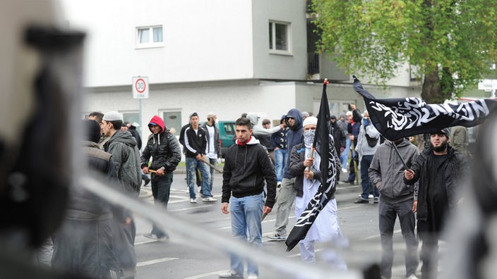 Salafisten in Bonn nach Provokationen durch Pro NRW