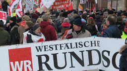 Demonstration von WR-Mitarbeitern gegen die Schließung der Lokalredaktion der Westfälischen Rundschau vor dem Redaktionsgebäude der WR in Dortmund 